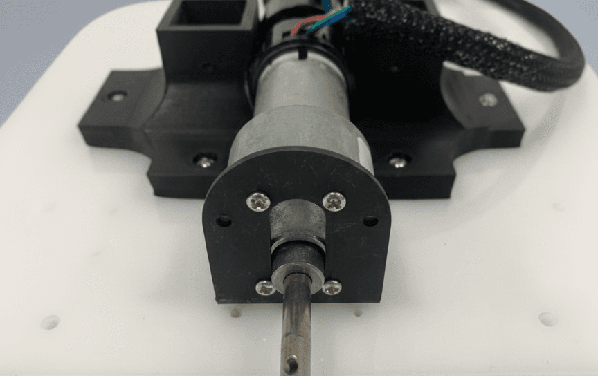 Image of screwing motor to bracket